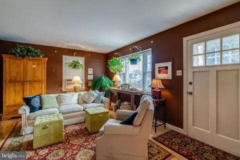 Entry Way - 141 E Lincoln Ave, Lititz, PA 17543 photo 2 of 2