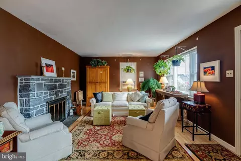 Living - 141 E Lincoln Ave, Lititz, PA 17543 photo 3 of 3
