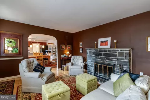 Living - 141 E Lincoln Ave, Lititz, PA 17543 photo 1 of 3