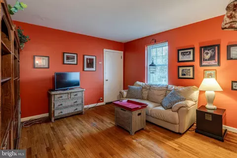 Living - 141 E Lincoln Ave, Lititz, PA 17543 photo 2 of 3