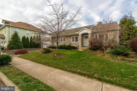 Exterior - 141 E Lincoln Ave, Lititz, PA 17543 photo 3 of 14