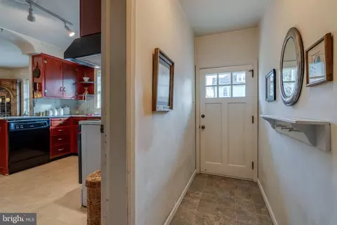 Entry Way - 141 E Lincoln Ave, Lititz, PA 17543 photo 1 of 2