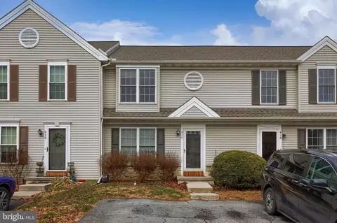416 Banyan Circle Dr, Lancaster, PA 17603