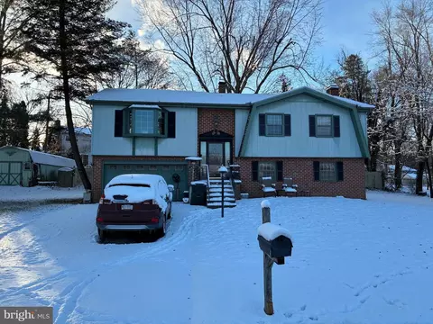 2545 Saddle Dr, Lancaster, PA 17601
