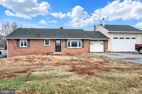 30 Lausch Rd, Denver, PA 17517