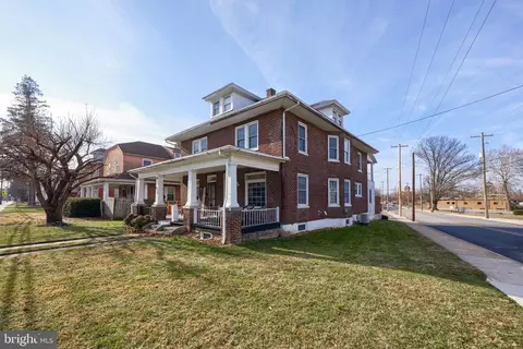 472 N State St, Ephrata, PA 17522