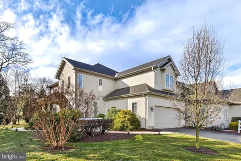 701 Woodfield Dr, Lititz, PA 17543