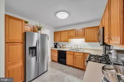 Kitchen - 24 Heron Rd, Lititz, PA 17543 photo 2 of 2
