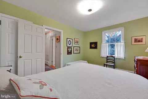Bedroom - 411 Woodcrest Ave, Lititz, PA 17543 photo 2 of 6