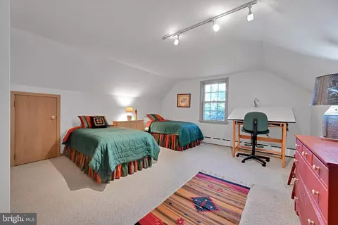 Bedroom - 411 Woodcrest Ave, Lititz, PA 17543 photo 5 of 6