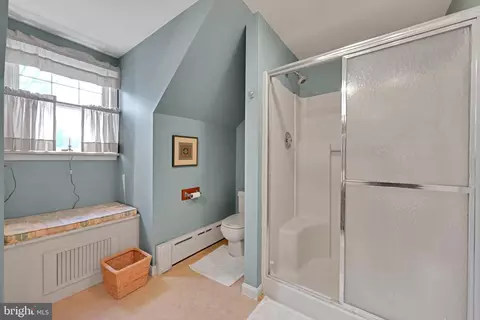 Bath - 411 Woodcrest Ave, Lititz, PA 17543 photo 3 of 3