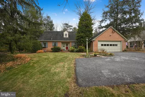 Exterior - 411 Woodcrest Ave, Lititz, PA 17543 photo 2 of 12