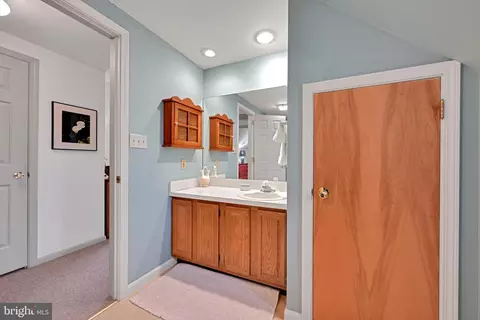 Bath - 411 Woodcrest Ave, Lititz, PA 17543 photo 2 of 3