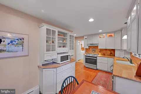 Kitchen - 411 Woodcrest Ave, Lititz, PA 17543 photo 2 of 3