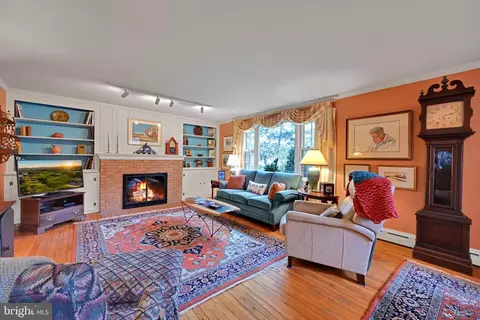 Living - 411 Woodcrest Ave, Lititz, PA 17543 photo 1 of 2