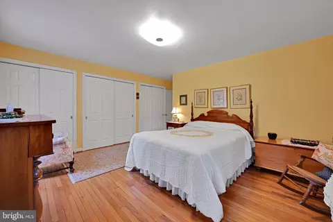 Bedroom - 411 Woodcrest Ave, Lititz, PA 17543 photo 4 of 6
