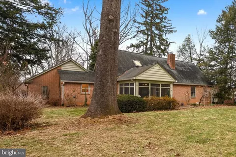 Exterior - 411 Woodcrest Ave, Lititz, PA 17543 photo 6 of 12