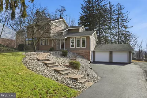 1016 Woodridge Blvd, Lancaster, PA 17601