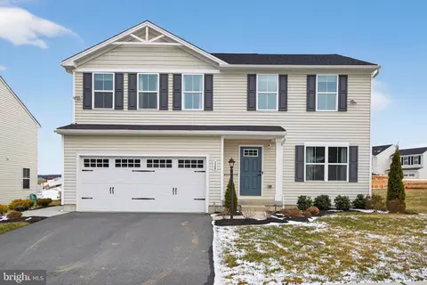 328 Creekside Dr, New Providence, PA 17560