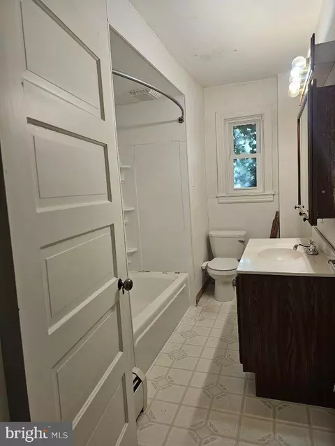 Bath - 69 N Water St, Lititz, PA 17543 photo 2 of 2