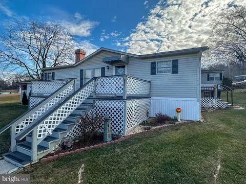 815 Circle Dr, Gap, PA 17527 photo 2