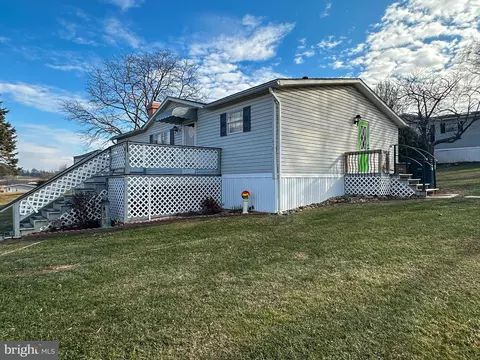 815 Circle Dr, Gap, PA 17527 photo 3