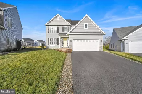 109 James Dr, New Holland, PA 17557