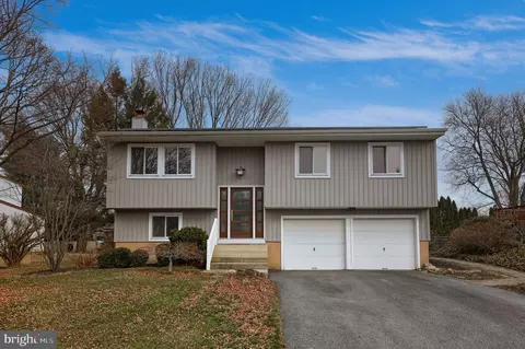 421 Longmeadow Rd, Lancaster, PA 17601