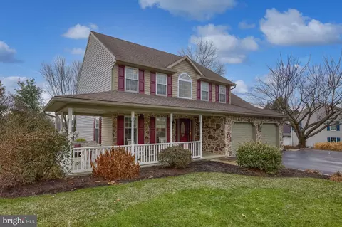 Exterior - 22 Royal Dr, Lititz, PA 17543 photo 4 of 10
