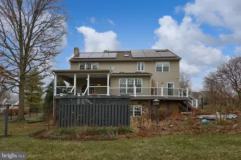 Exterior - 22 Royal Dr, Lititz, PA 17543 photo 10 of 10