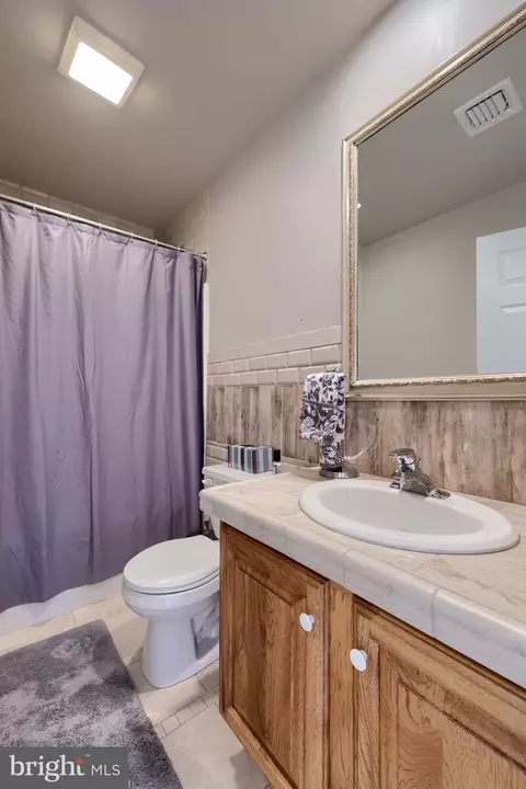 Bath - 22 Royal Dr, Lititz, PA 17543 photo 4 of 4