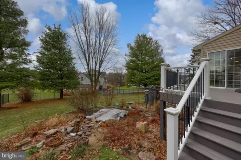 Exterior - 22 Royal Dr, Lititz, PA 17543 photo 9 of 10