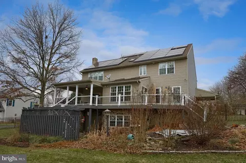 Exterior - 22 Royal Dr, Lititz, PA 17543 photo 8 of 10