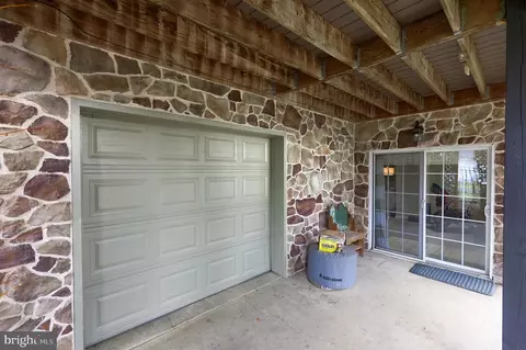 Exterior - 22 Royal Dr, Lititz, PA 17543 photo 7 of 10