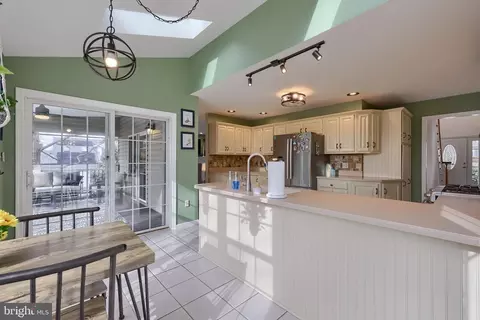 Kitchen - 22 Royal Dr, Lititz, PA 17543 photo 4 of 5