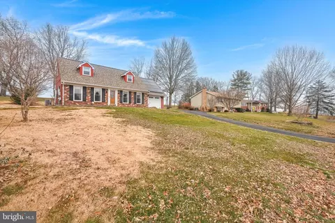 121 Pleasant View Dr, Lititz, PA 17543 photo 4