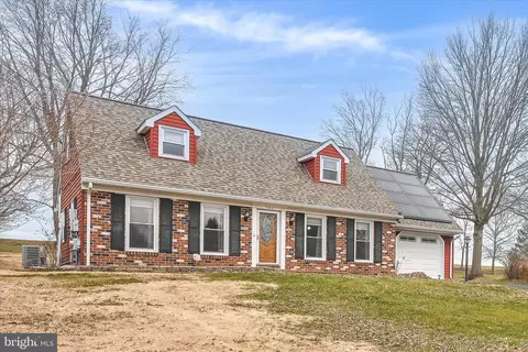 121 Pleasant View Dr, Lititz, PA 17543 photo 3