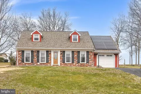 121 Pleasant View Dr, Lititz, PA 17543 photo 2