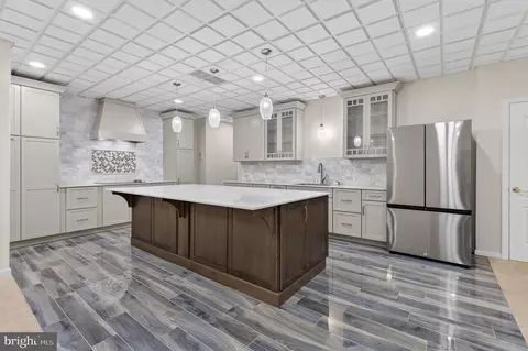 Kitchen - 602 Willow Grn, Lititz, PA 17543 photo 6 of 6