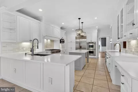 Kitchen - 602 Willow Grn, Lititz, PA 17543 photo 4 of 6