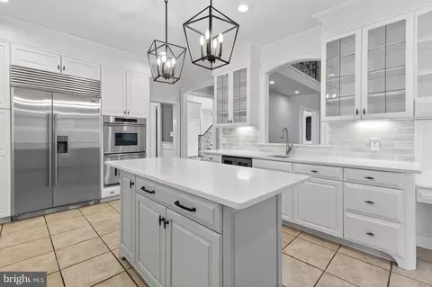 Kitchen - 602 Willow Grn, Lititz, PA 17543 photo 3 of 6