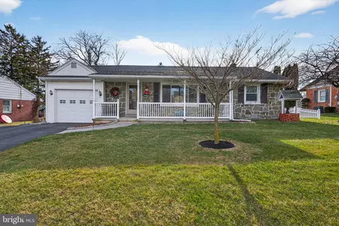 528 W Broad St, New Holland, PA 17557