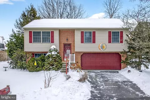 400 S Plum St, Mount Joy, PA 17552