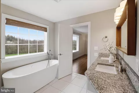 Bath - 674 Integrity Dr, Lititz, PA 17543 photo 2 of 7