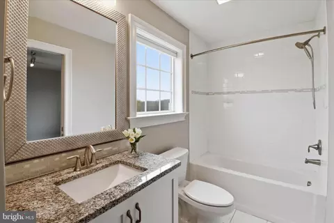 Bath - 674 Integrity Dr, Lititz, PA 17543 photo 6 of 7