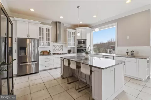 Kitchen - 674 Integrity Dr, Lititz, PA 17543 photo 2 of 4