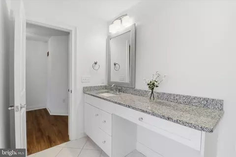 Bath - 674 Integrity Dr, Lititz, PA 17543 photo 4 of 7