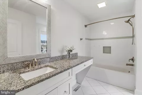 Bath - 674 Integrity Dr, Lititz, PA 17543 photo 3 of 7