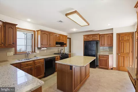Kitchen - 310 Rumford Rd, Lititz, PA 17543 photo 3 of 3