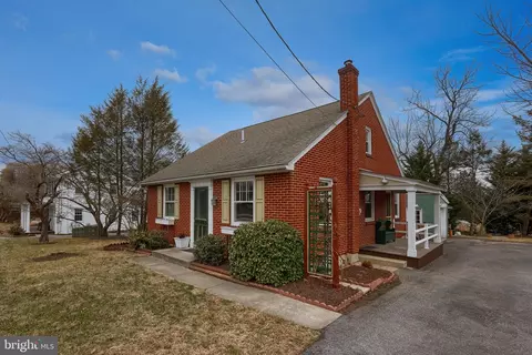 120 Lancaster Ave, Strasburg, PA 17579